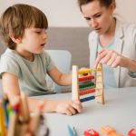 Preocupação com impacto de fogos e música alta em autistas: Crer alerta para desafios na temporada de festas Preocupação com impacto de fogos e música alta em autistas Crer alerta para desafios na temporada de festas