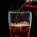 Refrigerantes e câncer de fígado: O doce veneno que você precisa conhecer! Refrigerantes e câncer de fígado O doce veneno que você precisa conhecer!