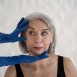 Cirurgia plástica: o novo luxo é o tempo certo Será que é a hora certa de operar? Veja o que ninguém te conta