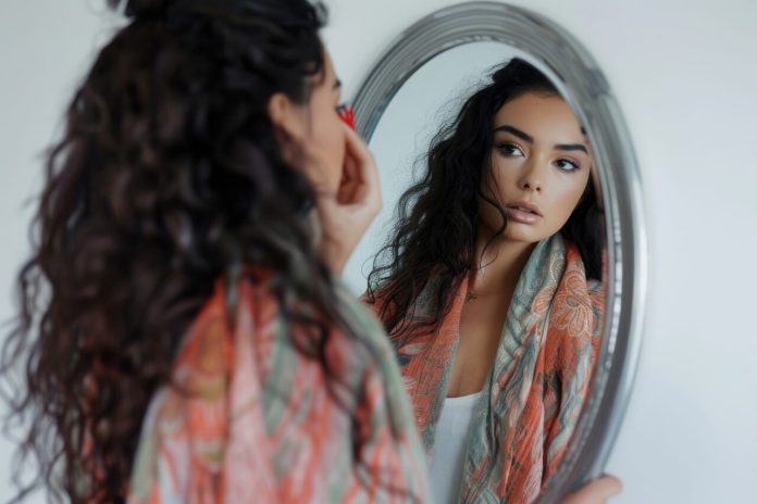 12-O primeiro olhar no espelho após a cirurgia plástica O primeiro olhar no espelho após a cirurgia plástica